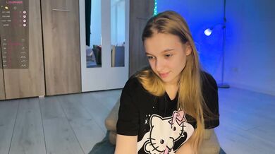 jucieLussie - Porn Video [Bongacams]: lively host, enthusiastic whores, lesbian