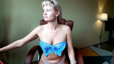 Kriszayka - Porn Video [Bongacams]: enchanting derriere, beautiful camgirl video, web recording