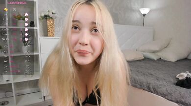 RowenaHarcum - Porn Video [Cam4]: nice boobs, energetic personality, sensual booty