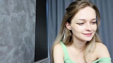 vialeta-baby - Porn Video [Bongacams]: delicate features, intimate solo show, vibrant host