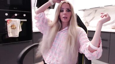 blondalina - Porn Video [Bongacams]: enchanting chest, web model, lovely décolletage