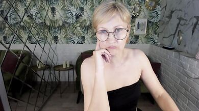 ParisCherry - Porn Video [Cam4]: vibrant performer, beautiful frame, enthusiastic whores
