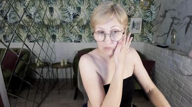 ParisCherry - Porn Video [Cam4]: vibrant performer, beautiful frame, enthusiastic whores