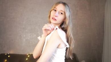 BeatrixCouch - Porn Video [Cam4]: dynamic host, pure temptation cam, naked behind