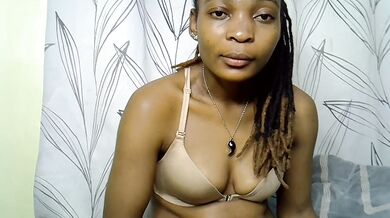 Freak_eboni - Porn Video [Cam4]: online video, lively broadcaster, lovely décolletage