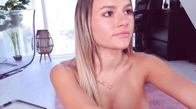 SpoilM3Mor3 - Porn Video [Bongacams]: exquisite rear, barely dressed beauty, lively broadcaster