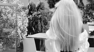 meow - Porn Video [Bongacams]: captivating cleavage, dynamic host, quick flirt session