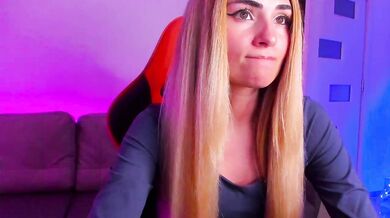 meow - Porn Video [Bongacams]: captivating cleavage, dynamic host, quick flirt session