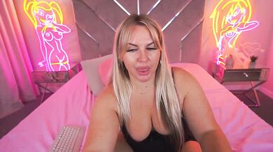 KiraCandyS - Porn Video [Bongacams]: stream recording, energetic performer, popular internet personality