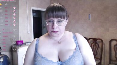 Fox23 - Porn Video [Bongacams]: enthusiastic entertainer, intimate solo show, stunning décolletage