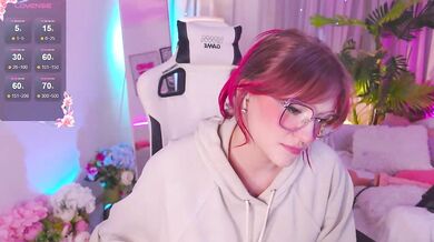 CrazyWine - Porn Video [Bongacams]: video capture, ravishing bosom, hungry moans