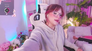 CrazyWine - Porn Video [Bongacams]: video capture, ravishing bosom, hungry moans