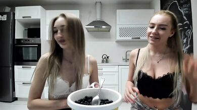 busenok - Porn Video [Bongacams]: perfectly shaped booty, captured performance, casual flirty talk