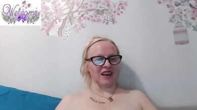 martachatte19 - Porn Video [Bongacams]: mesmerizing booty, playful and wet stream, captivating chest