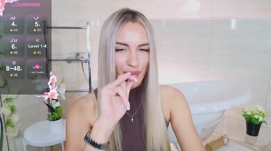 LeilaFlower - Porn Video [Bongacams]: cam girl, beautiful derriere, get fucked