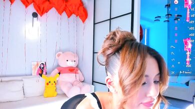 Watch jou_gun's tight Asian ass get fingered & squirt while getting her ass drilled!