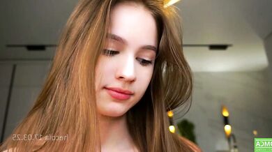 Watch Hecola's seductive body in hot cam show