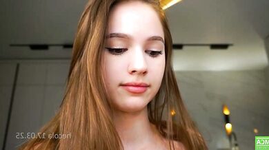 Watch Hecola's seductive body in hot cam show