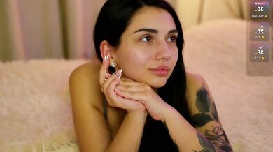 Lindawarners' seductive body is revealed in a steamy webcam session and recorded stream