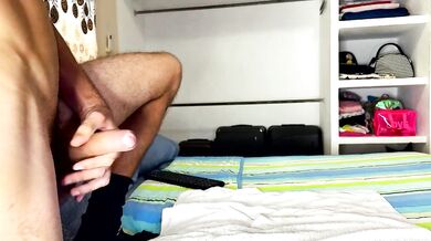 Watch Sweetxbig, the famous streamer, get naked in a hot online chat session