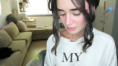 Solemnlyolly_lolly98 - Watch her booty shaking with Graceful motion and captivating orbs!