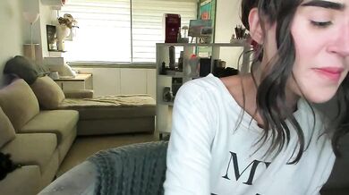 Solemnlyolly_lolly98 - Watch her booty shaking with Graceful motion and captivating orbs!