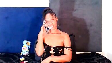 ReginaStar16 flaunts her oiled-up body & tight shaved pussy in romantic cam show