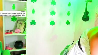 Little_effy18_ is a divine diva who seduces you with her fiery curves and irresistible charm