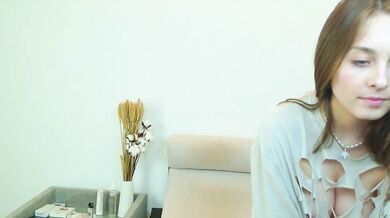 Rubi_malone seduces with her tantalizing buttocks and fiery tongue in hot cam video