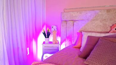 Watch Veronicamartin_ - The Sculpted Hips Model - Get Naked & Check Out Her Hips!