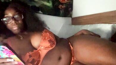 AveryJ99's steamy camel toe strip & twerk show - young ebony squirts in wild striptease