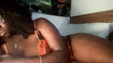 AveryJ99's steamy camel toe strip & twerk show - young ebony squirts in wild striptease