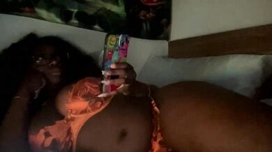 AveryJ99's steamy camel toe strip & twerk show - young ebony squirts in wild striptease