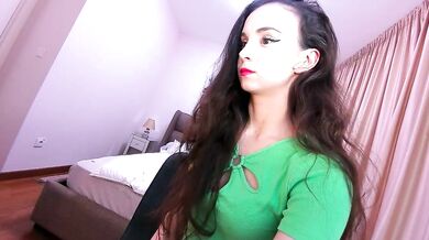 Ehotlovea's amazing curves and tight ass on display in hot solo action