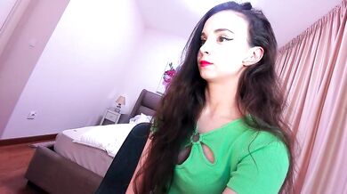 Ehotlovea's amazing curves and tight ass on display in hot solo action