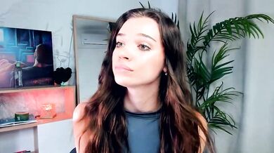 NaomiSiren's steamy striptease & oil-show with her favorite toys