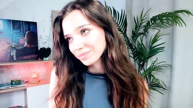 NaomiSiren's steamy striptease & oil-show with her favorite toys