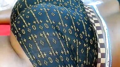 Watch Faista_Jude's naked striptease and twerk with ebony toys in public!