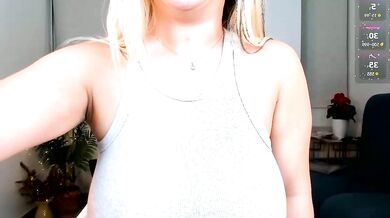 Ann__w's amazing solo play will make you cum like never before!