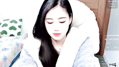 LILI-Baobei gets kinky with her toys in the shower - Interactive Cam Show