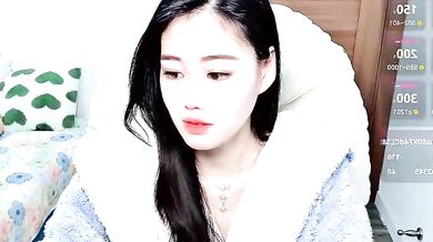 LILI-Baobei gets kinky with her toys in the shower - Interactive Cam Show