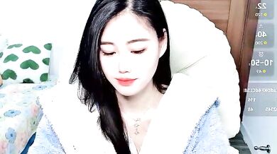 LILI-Baobei gets kinky with her toys in the shower - Interactive Cam Show