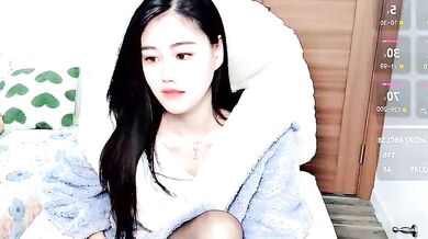 LILI-Baobei gets kinky with her toys in the shower - Interactive Cam Show