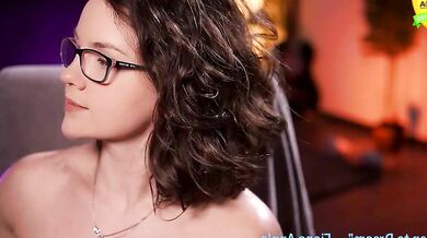 Tiffanyriox's steamy online broadcast of her busty, wet & wild sexcapades