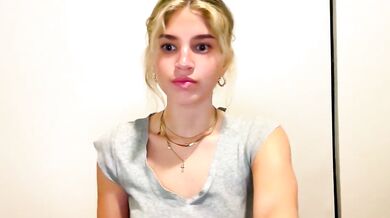 Watch Imrubyy's stunning assets get leaked in a steamy webcam show