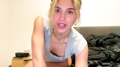 Watch Imrubyy's stunning assets get leaked in a steamy webcam show