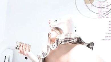 Jelli_Jennifer gets naughty in front of the camera in this hot live broadcast