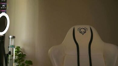 Watch the Exquisite buttocks of Hot Haruu as she records her wildest moves!