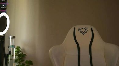 Watch the Exquisite buttocks of Hot Haruu as she records her wildest moves!