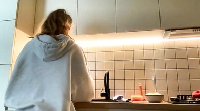 Whoisalisa, the seductive cam girl, enchantress of online fame, gets her gloves on with a hot fuck